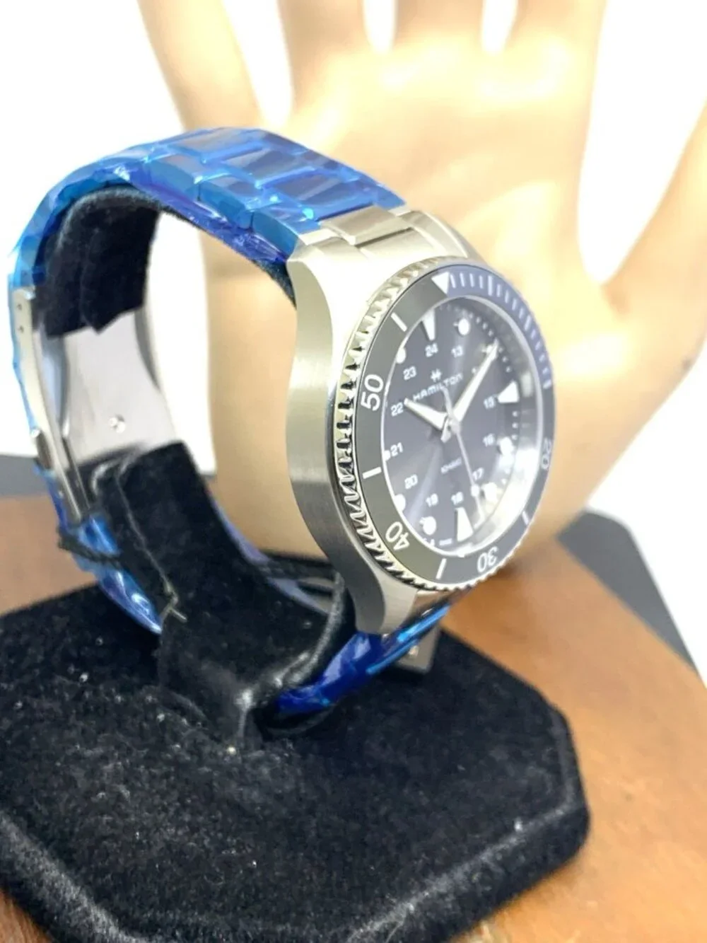 Hamilton Unisex Watch H82211181 Khaki Navy Scuba Swiss Quartz Silver Steel 37mm